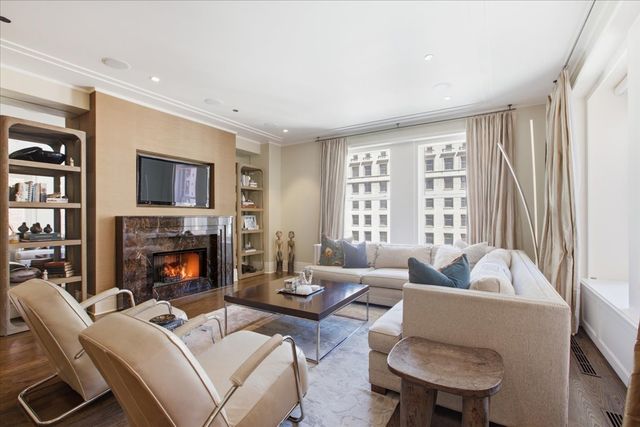 159 E Walton Place 8D, Chicago, IL 60611