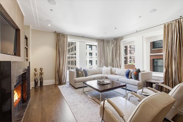 159 E Walton Place 8D, Chicago, IL 60611