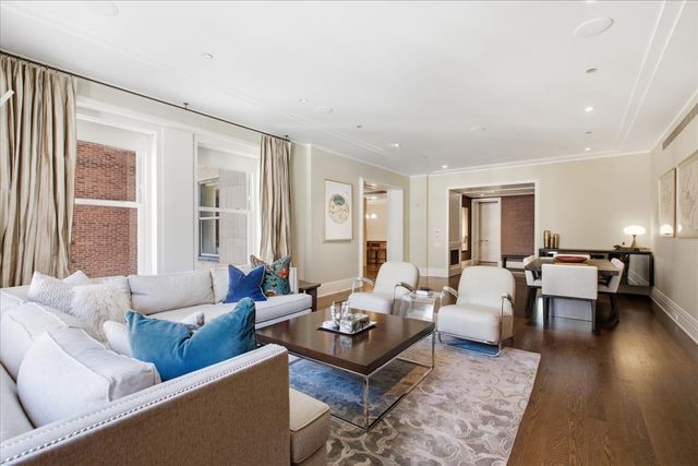 159 E Walton Place 8D, Chicago, IL 60611