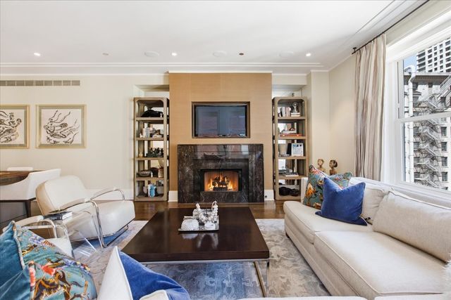 159 E Walton Place 8D, Chicago, IL 60611