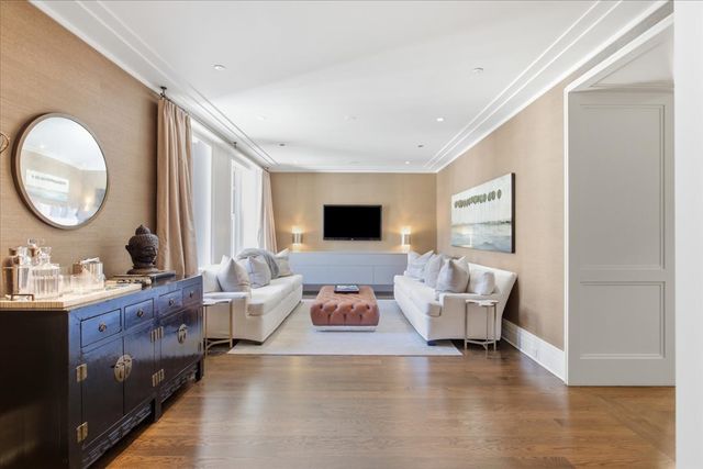 159 E Walton Place 8D, Chicago, IL 60611