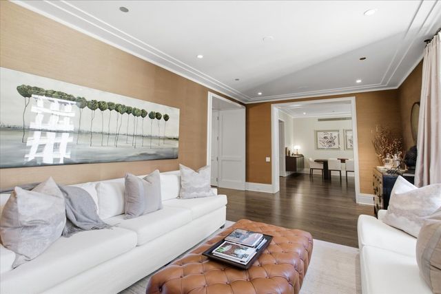 159 E Walton Place 8D, Chicago, IL 60611