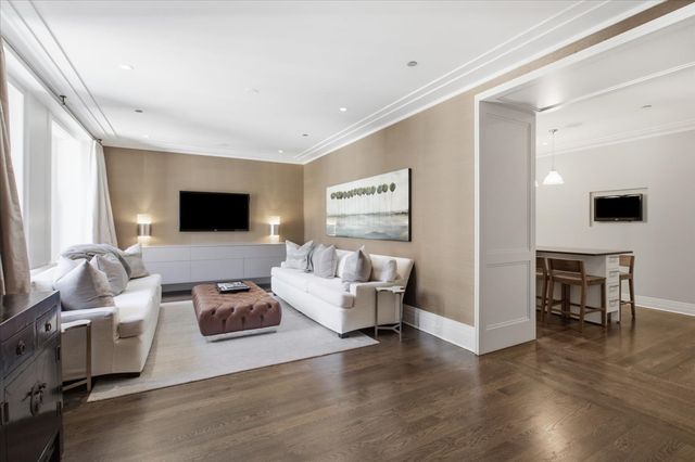 159 E Walton Place 8D, Chicago, IL 60611