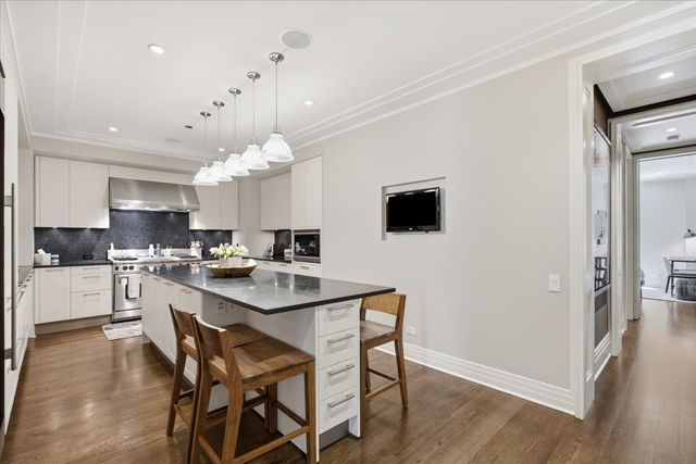 159 E Walton Place 8D, Chicago, IL 60611