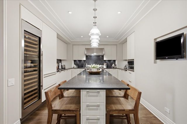 159 E Walton Place 8D, Chicago, IL 60611