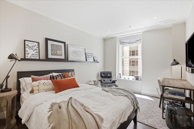 159 E Walton Place 8D, Chicago, IL 60611