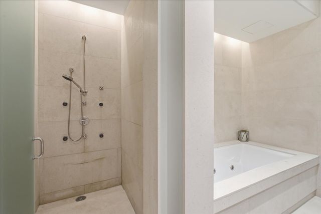 159 E Walton Place 8D, Chicago, IL 60611