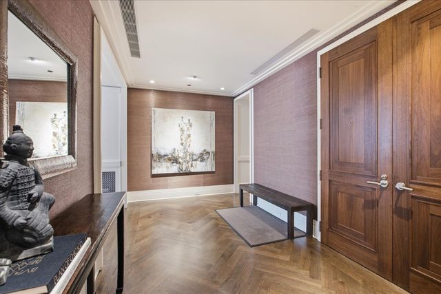 159 E Walton Place 8D, Chicago, IL 60611