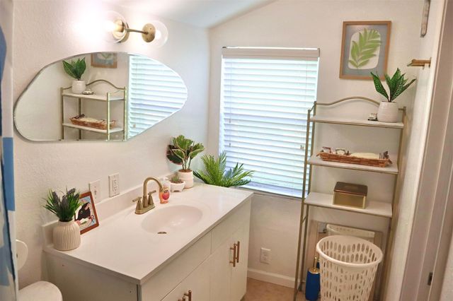 1007 Johnson ST, Lockhart, TX 78644