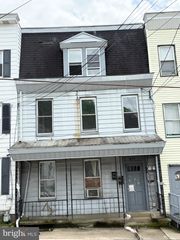 405 E MARKET STREET, Pottsville, PA 17901
