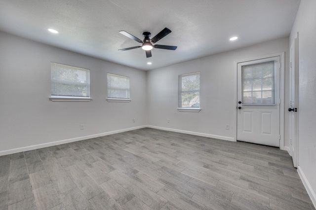 201 W Fuller Drive, Euless, TX 76039