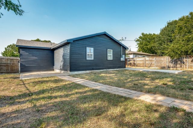 201 W Fuller Drive, Euless, TX 76039