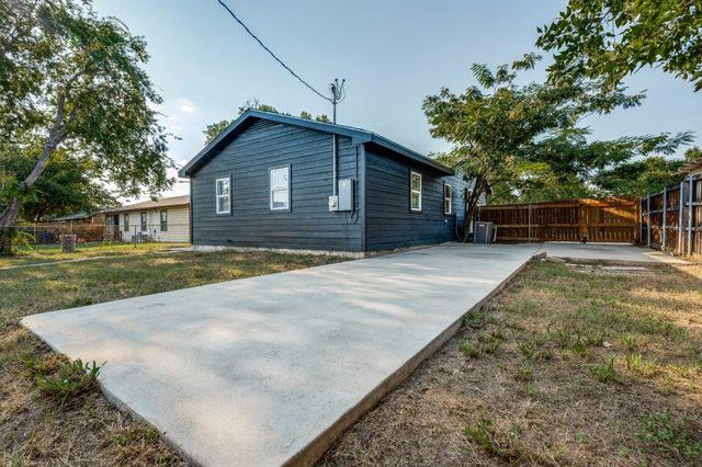 201 W Fuller Drive, Euless, TX 76039