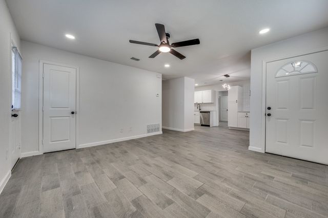 201 W Fuller Drive, Euless, TX 76039