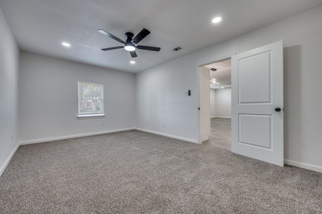 201 W Fuller Drive, Euless, TX 76039