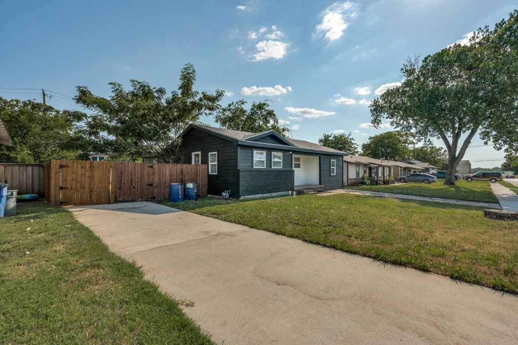201 W Fuller Drive, Euless, TX 76039
