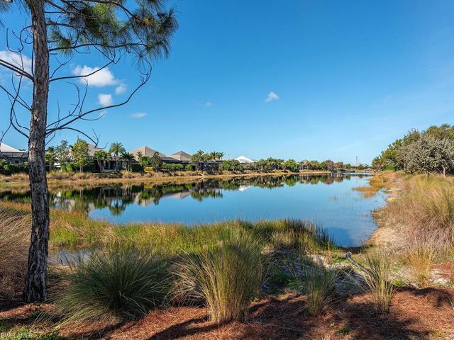 6399 WARWICK AVE, Naples, FL 34113