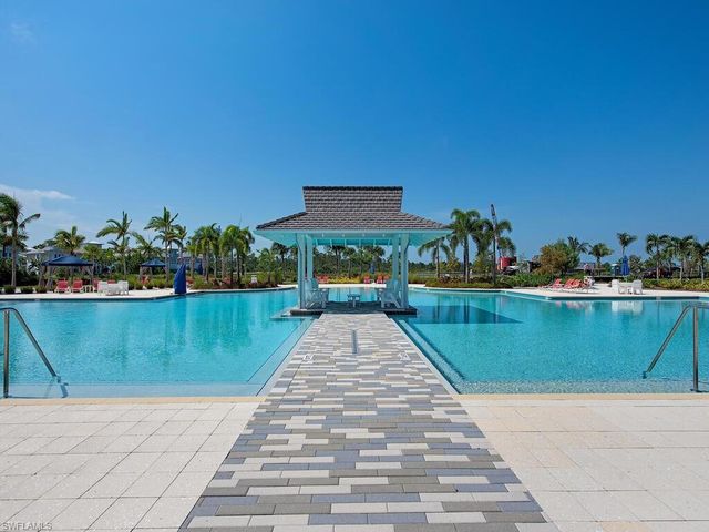 6399 WARWICK AVE, Naples, FL 34113