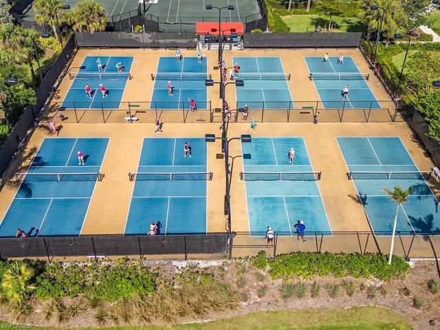 6399 WARWICK AVE, Naples, FL 34113