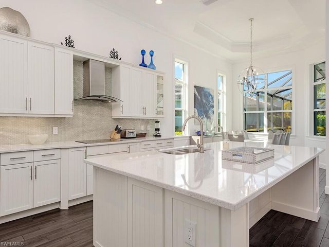 6399 WARWICK AVE, Naples, FL 34113