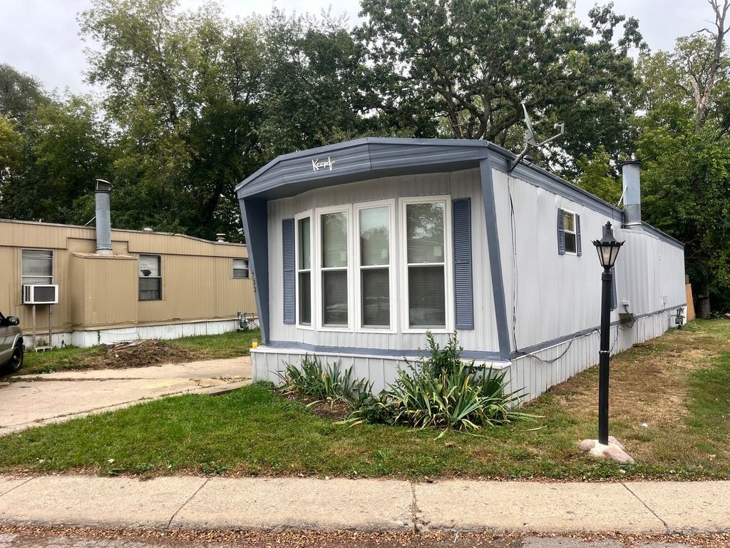 38455 N Sheridan Road 732, Beach Park, IL 60087