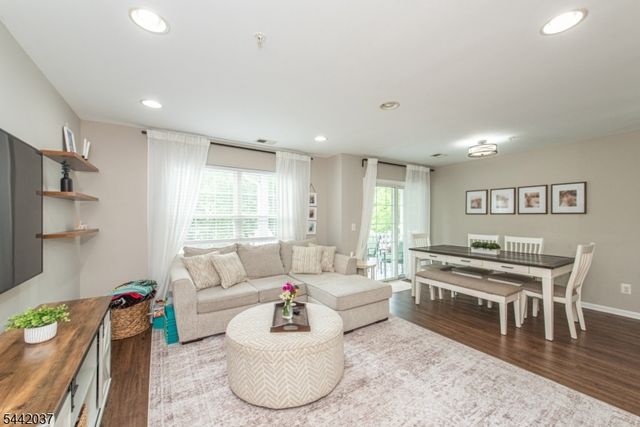 92 Carter Rd, Wanaque Boro, NJ 07420