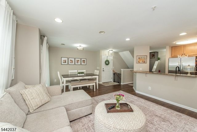 92 Carter Rd, Wanaque Boro, NJ 07420