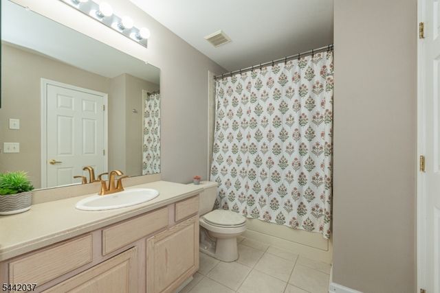 92 Carter Rd, Wanaque Boro, NJ 07420