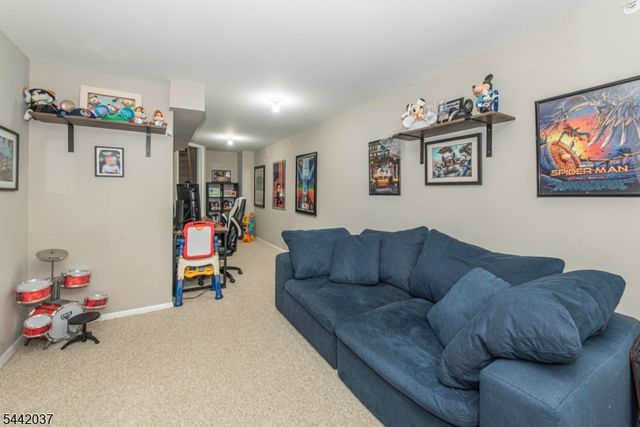 92 Carter Rd, Wanaque Boro, NJ 07420