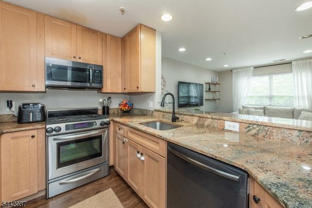 92 Carter Rd, Wanaque Boro, NJ 07420