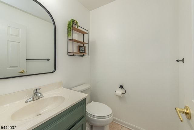 92 Carter Rd, Wanaque Boro, NJ 07420