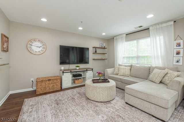 92 Carter Rd, Wanaque Boro, NJ 07420