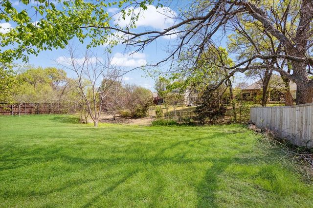 608 Lake Village Drive, Mckinney, TX 75071