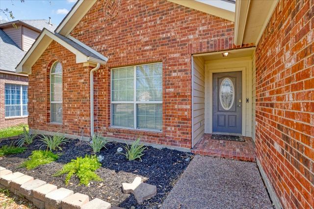 608 Lake Village Drive, Mckinney, TX 75071