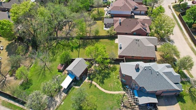 608 Lake Village Drive, Mckinney, TX 75071