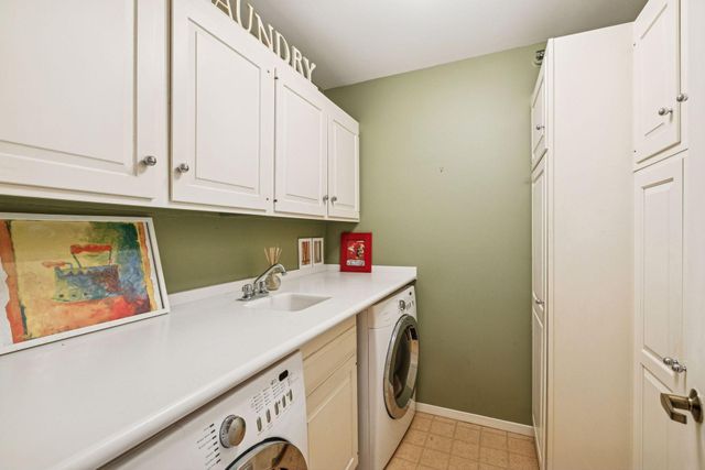 1235 Yale Place 1304, Minneapolis, MN 55403