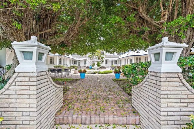 320 Inlet Way 1, Palm Beach Shores, FL 33404