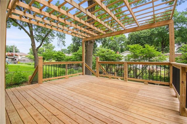 506 Linwood Terrace, Independence, MO 64055