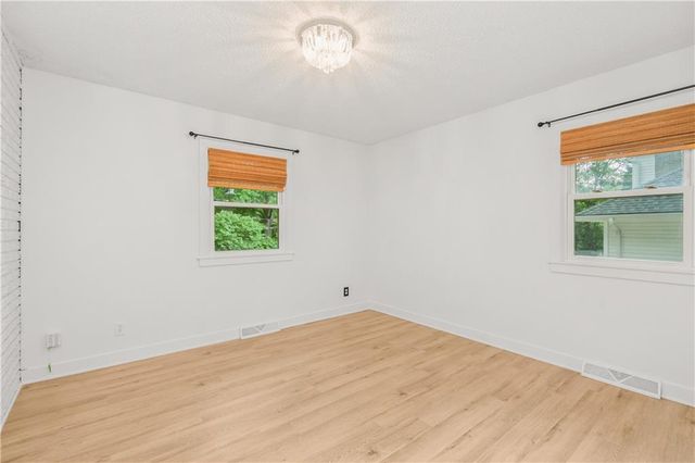 506 Linwood Terrace, Independence, MO 64055