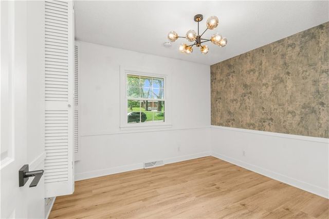 506 Linwood Terrace, Independence, MO 64055