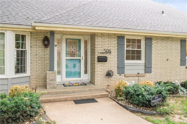 506 Linwood Terrace, Independence, MO 64055