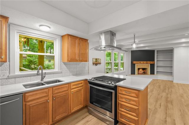 506 Linwood Terrace, Independence, MO 64055