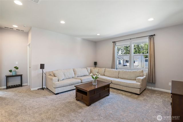 740 SE Nordmann Loop, Port Orchard, WA 98366