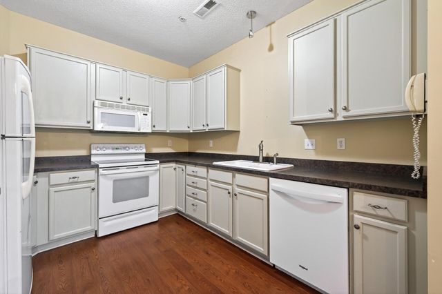 1941 Ford Parkway 102, Saint Paul, MN 55116