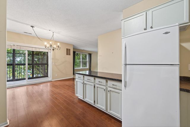 1941 Ford Parkway 102, Saint Paul, MN 55116