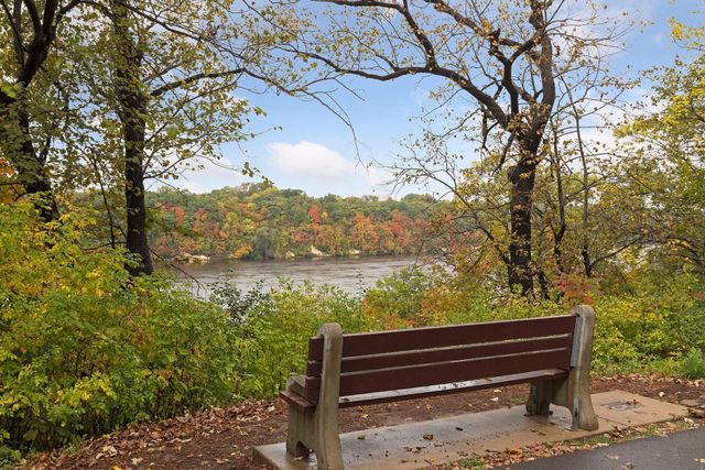 1941 Ford Parkway 102, Saint Paul, MN 55116