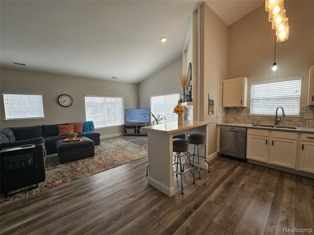 42627 Park Cresent Drive 36, Sterling Heights, MI 48313