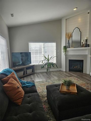 42627 Park Cresent Drive 36, Sterling Heights, MI 48313