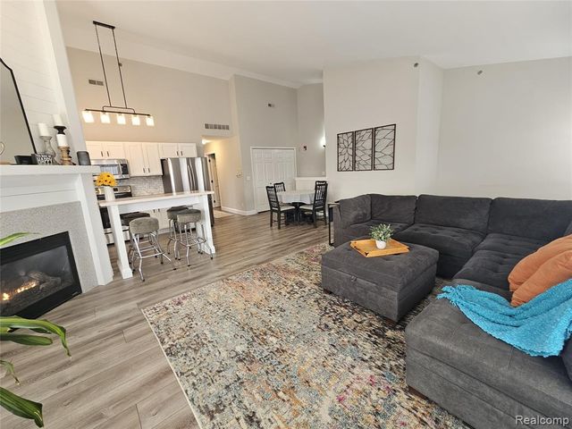 42627 Park Cresent Drive 36, Sterling Heights, MI 48313