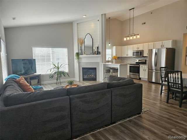 42627 Park Cresent Drive 36, Sterling Heights, MI 48313